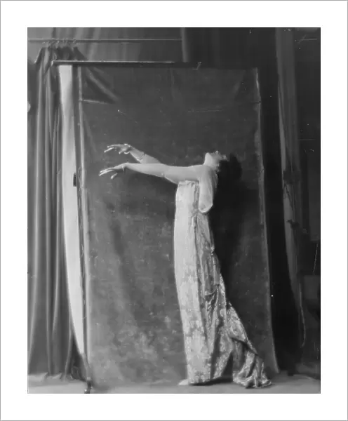 Lasell, Hildegarde, Miss, portrait photograph, 1916. Creator: Arnold Genthe
