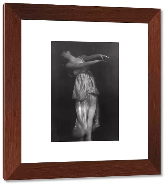 Isadora Duncan dancing, between 1915 and 1923. Creator: Arnold Genthe