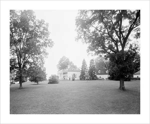 S.E. view of the mansion, Mt. Vernon, Va. between 1900 and 1915. Creator: Unknown