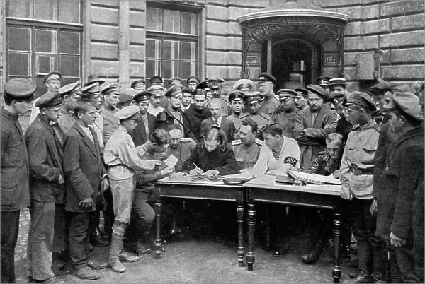 Les Soubresauts de la Russie; Un bureau de recrutement pour engages volontaires... 1917. Creator: Unknown