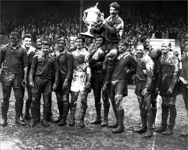 Warrington rugby league team with the Championship Trophy 1955