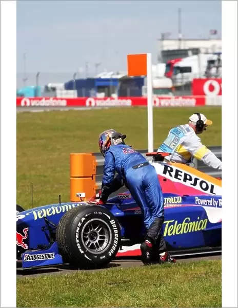 GP2. Neel Jani (SUI) Racing Engineering breaks down during qualifying.
