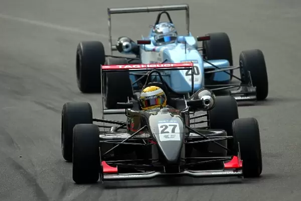 50th Macau Grand Prix: Lewis Hamilton, Manor Motorsport, leads Robert Doornbos, Menu Motorsport