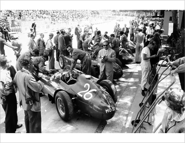 1956 Monaco Grand Prix: Peter Collins  /  Juan Manuel Fangio, Lancia-Ferrari D50, 2nd position, in the pits, atmosphere