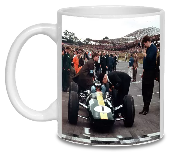 1964 British Grand Prix - Jim Clark: Jim Clark, Lotus 25-Climax, 1st position, on the grid