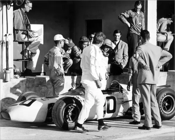 Monza, Italy. 12 September 1965: Richie Ginther, Honda RA272, 14th position, in the pits