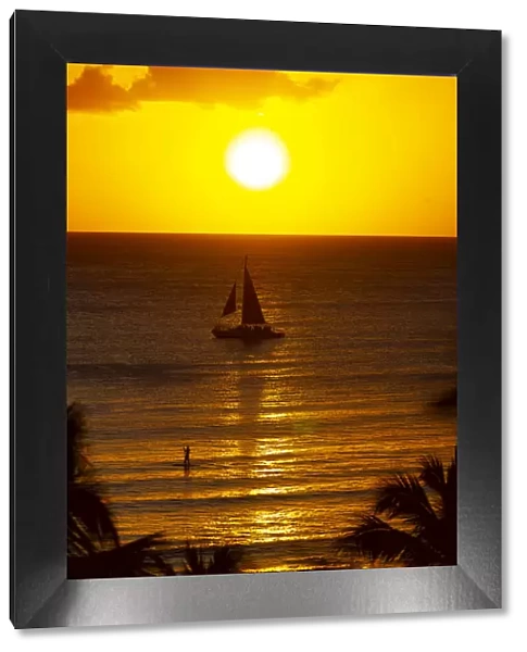 Golden sunset off Waikiki Beach, Honolulu, Oahu, Hawaii, USA