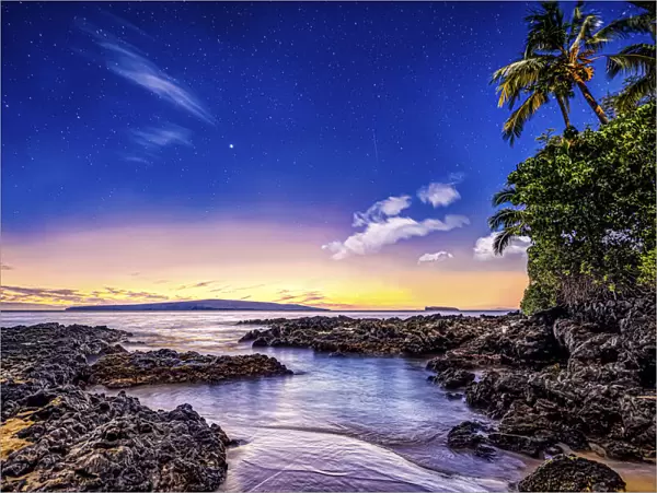 Sunset in a Hawaiian paradise, Makena Cove, Maui, Hawaii, USA