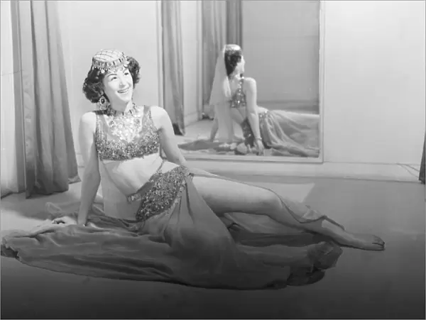Samia Hakim Algerian Dancing Girl March 1952 C1690  /  1