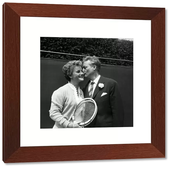 Tennis wedding - Miss Violette Rigollet of Switzerland and Count Aluensleben. D3366