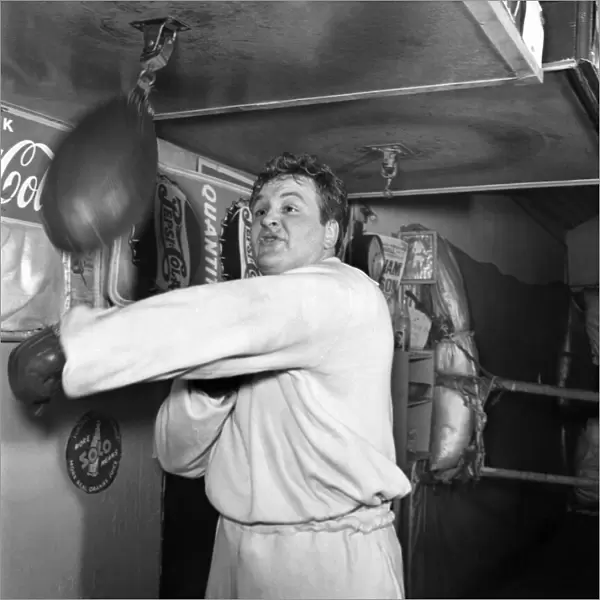 Boxer Jack Hobbs training in the gym. Feburary 1953 D1026