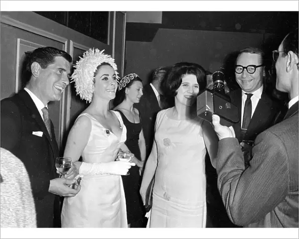 Elizabeth Taylor, host to Bolshoi Ballet to see Cleopatra August 1963