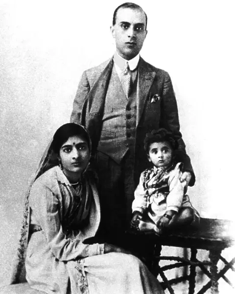 Jawaharlal Nehru & wife Kamala Nehru, with their daughter Indira Nehru, a. k. a