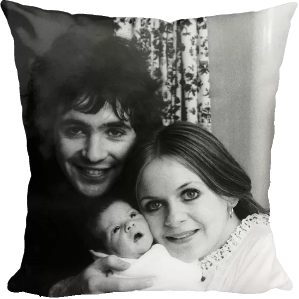 David Essex with his wife Maureen and new born daughter Verity - December 1971 At