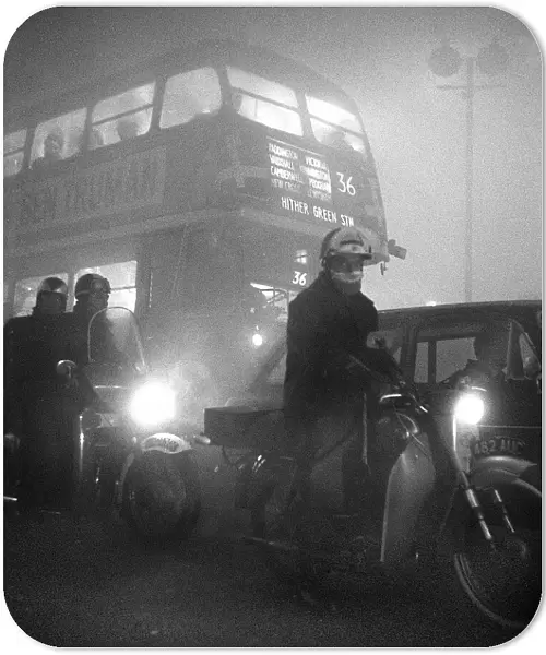 Weather London Smog December 1962 Traffic crawling along at 2mph in
