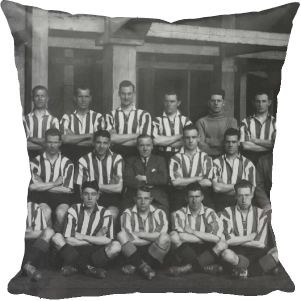 Sunderland AFC 1932  /  33 Prior, Alex Hall, Jock MacDougall, Clark, Harry Shaw