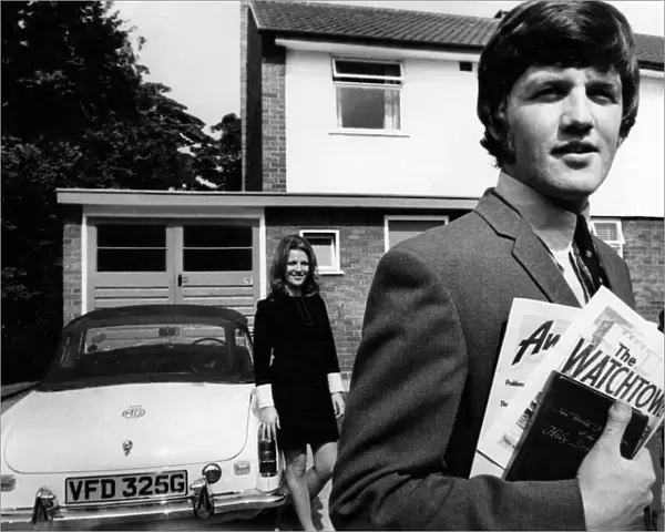 Wolves player Peter Knowles pictured with his wife Jean on their rounds speaking