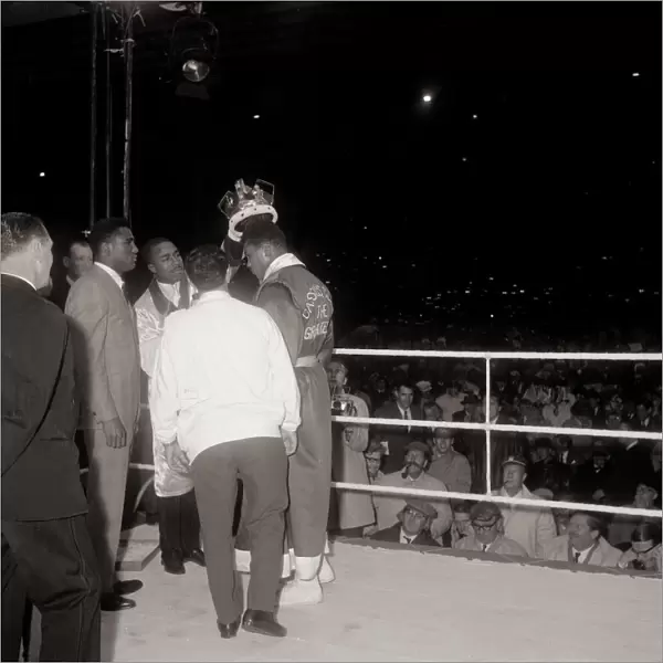 Non-title heavyweight fight between American Cassius Clay