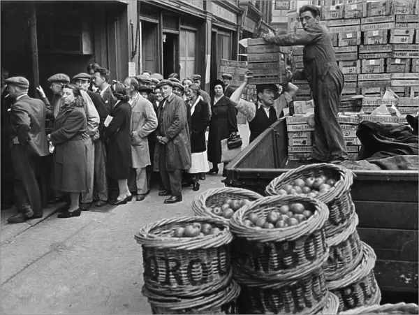 Tomatoes at Covent Garden 10th June 1942. Queue of retailers waiting for tomatoes