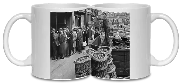 Tomatoes at Covent Garden 10th June 1942. Queue of retailers waiting for tomatoes