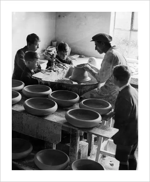 Reproducing Roman pottery at Ashtead, Surrey. Roman ideas for modern households