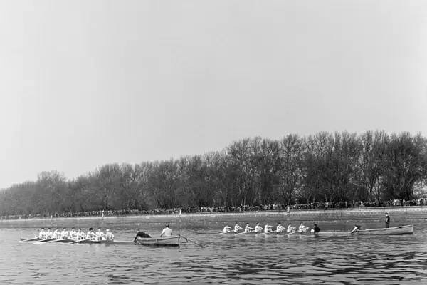 The Boat Race, Cambridge v Oxford. 1957. Pictured at the start of the race