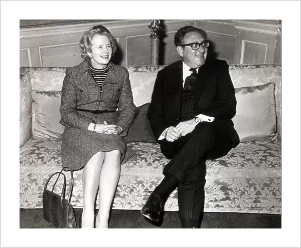 MARGARET THATCHER WITH HENRY KISSINGER. PICTURED IN 1975