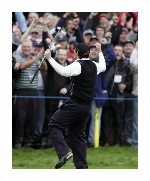Rory Mcilroy Dances To The Fans As He Wins On The 17th