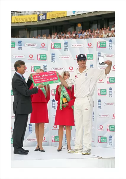 Kevin Pietersen With Award