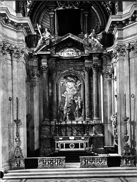 The main altar of the Church of S. Giovanni dei Fiorentini, Rome, work by Borromini, with columns and pilasters in Sicilian jasper. Marble group with the Baptism of Christ by Antonio Raggi