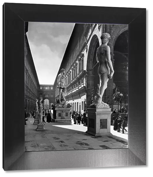 Arengario of Palazzo Vecchio with the copy of Michelangelo's David and the Ercole and Caco di Baccio Bandinelli; in the background the Uffizi square, Florence