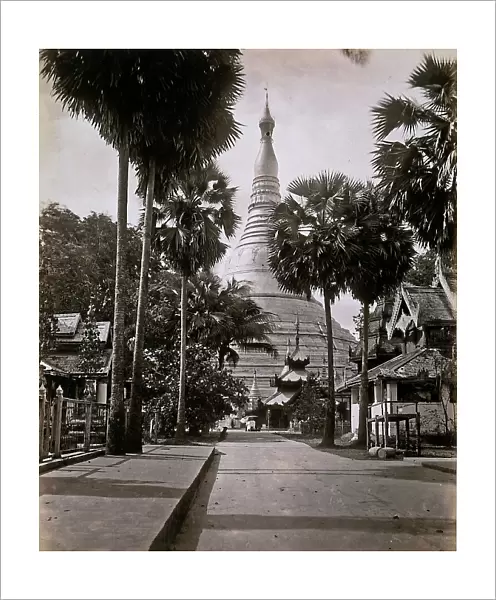 The pagoda Shwe Dagon, in Rangoon, Burma