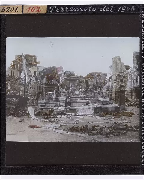 Sicilian-calabro earthquake of 28 December 1908: Orione fountain in Piazza Duomo in Messina after the earthquake
