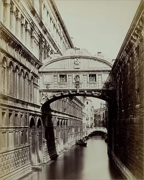 The Bridge of sighs in Venice. To the left, Palazzo Ducale; to the right, the Prigioni Nuove