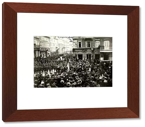 'The bestowing of the pennons': military parade along the roads of Fiume. The photograph was taken during the occupation of city by part of the Italian legionary troops, headed by Gabriele D'Annunzio