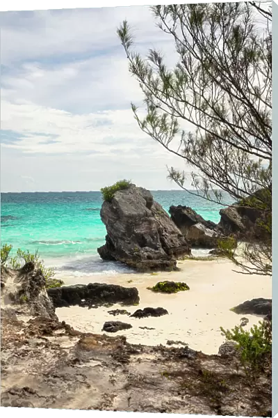 Bermuda, South Road, Warwick, Astwood Cove Beach with large boulders and aquamarine water