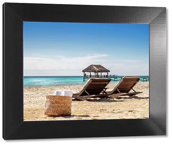 Mexico, Quintana Roo, Riviera Maya, Beach chairs on sunny beach