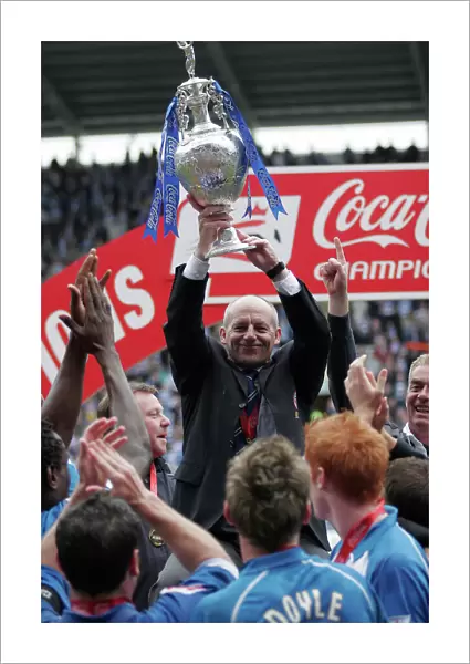 Steve Coppell lifts the trophy