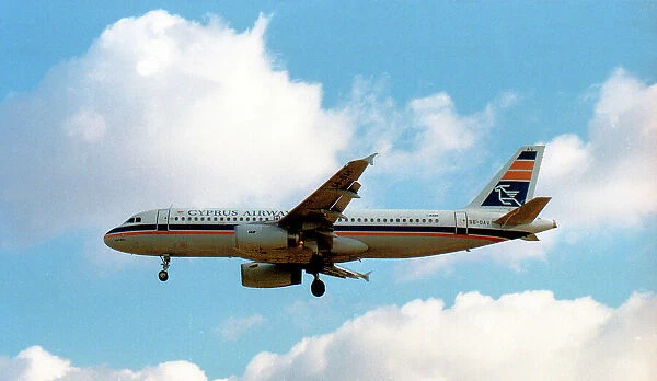 Airbus A320-231 5B-DAV