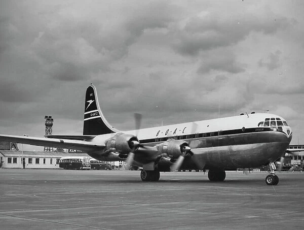 Boeing 377 Stratocruiser - BOAC taxying