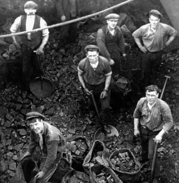 Coal for fishing boats, Great Yarmouth, early 1900s