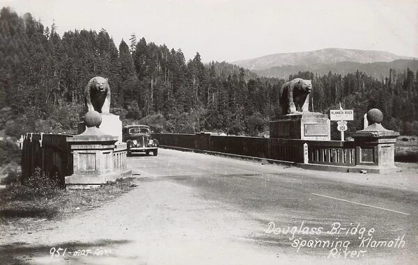 Douglas Bridge, Redwood Highway, California, USA
