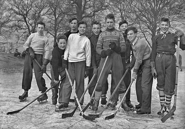 Group photo of young men playing ice hockey