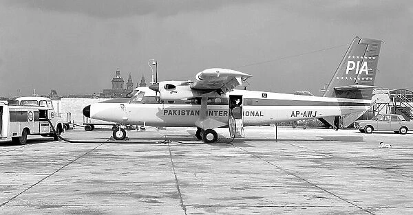 de Havilland Canada DHC-6-300 Twin Otter AP-AWJ