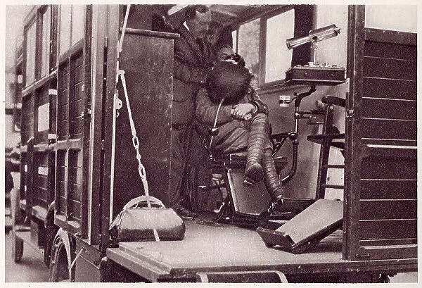 Interior of a new mobil van to treat toothaches and trench-gum, for the trenches, costing of £900 by the Civil Service Federation. Date: 1916