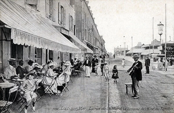 Luc-sur-Mer, La Rue de la Mer, terrace of Hotel des Familles