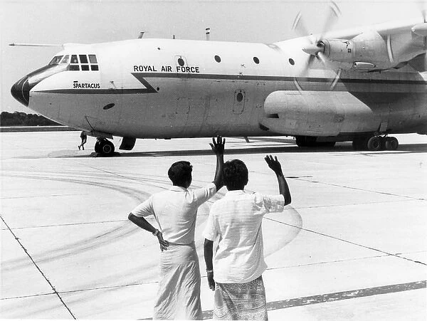 Maldivians wave goodbye for the last time