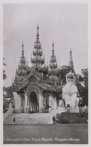 Myanmar - Yangon - Shwedagon Pagoda - Entrance with leogryph