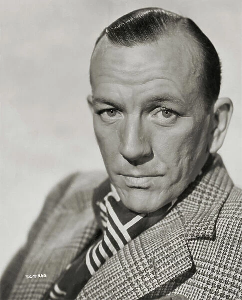 Photographic portrait of Noel Coward (1899-1973), the English playwright, actor and composer, in 1942, shortly after the release of In Which We Serve'. Date: c. 1942