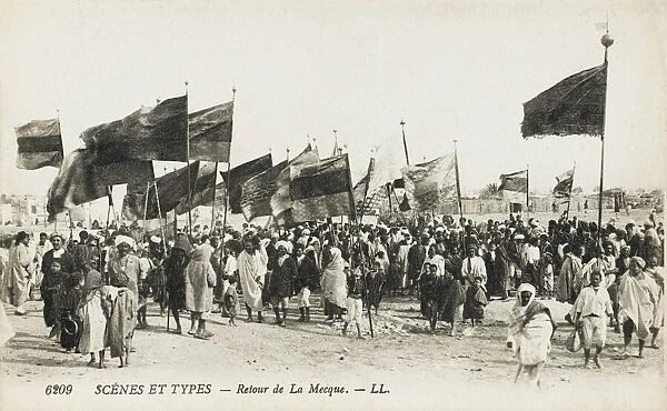 Pilgrims returning to Algeria from Mecca